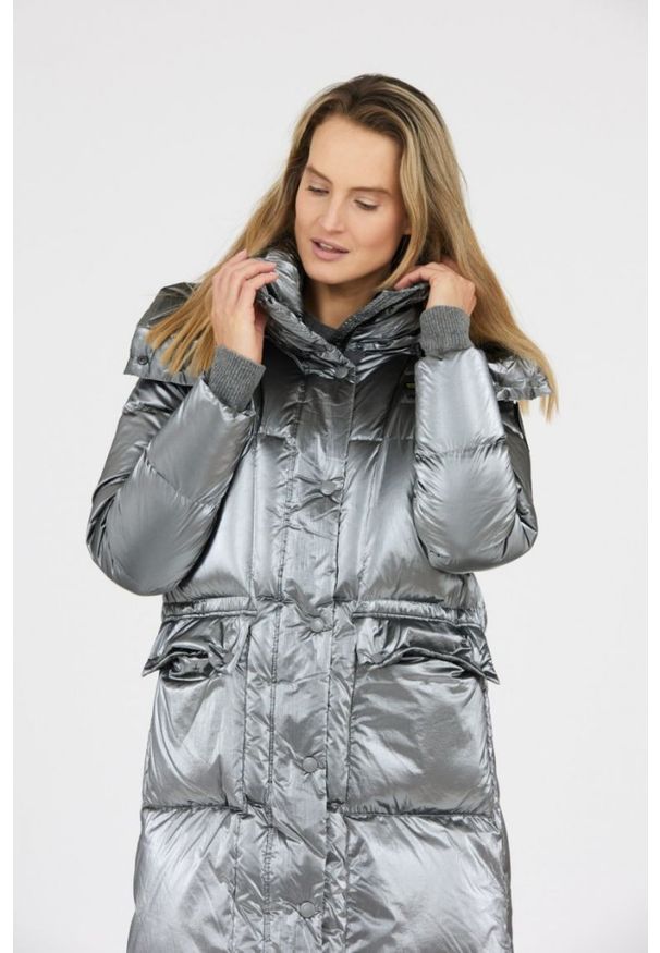 Blauer USA - BLAUER Srebrny puchowy płaszcz damski Naomi z odpinanym kapturem, Rozmiar S. Kolor: srebrny. Materiał: poliamid, puch