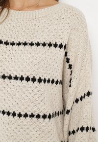 Born2be - Jasnobeżowy Sweter z Bufiastymi Rękawami Ozdobiony Cienkimi Paskami Bilentia. Kolor: beżowy. Wzór: aplikacja. Styl: klasyczny #3