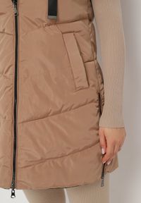 Born2be - Beżowa Pikowana Kamizelka Dwustronna z Kapturem i Sznurkami Leorani. Okazja: na co dzień, na spacer. Typ kołnierza: kaptur. Kolor: beżowy. Materiał: jeans. Styl: casual, sportowy #2