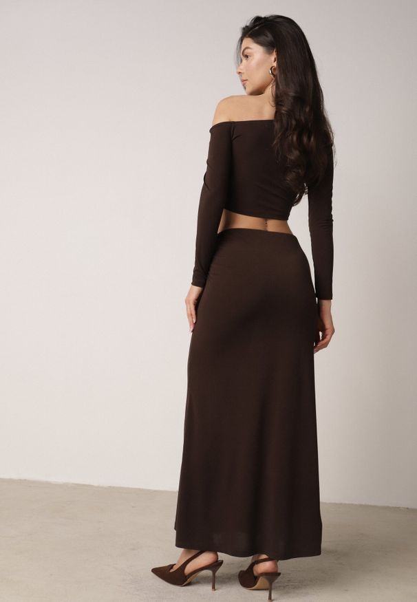 Born2be - Brązowy Marszczony Komplet z Kwiatowymi Aplikacjami Bluzka i Spódnica Bervisse. Kolor: brązowy. Wzór: aplikacja, kwiaty