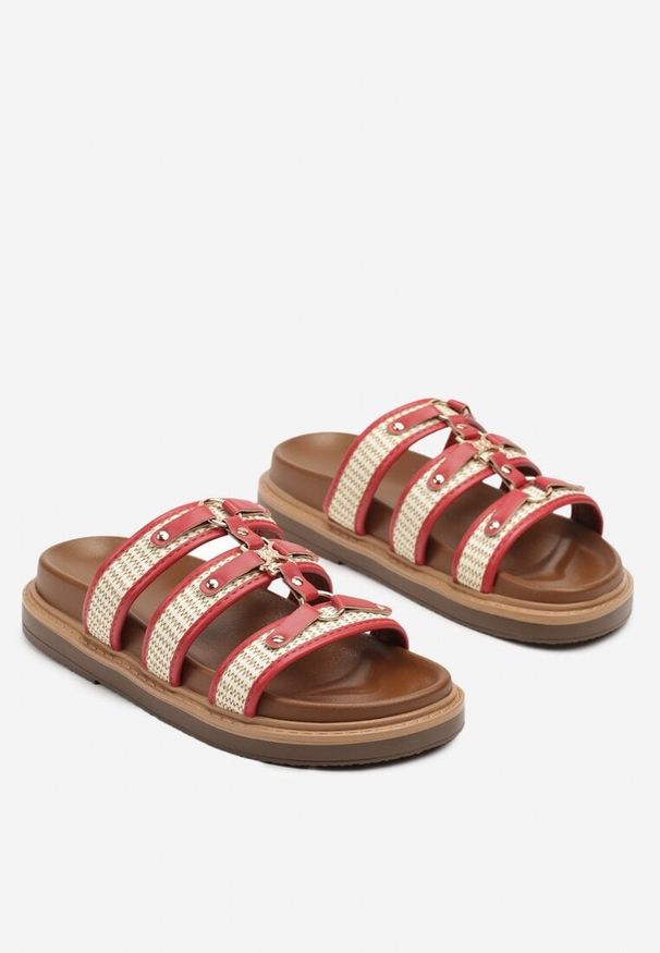 Born2be - Czerwone Klapki Gladiatorki z Plecionką Morialis. Okazja: na plażę, na spacer. Nosek buta: otwarty. Kolor: czerwony. Materiał: jeans. Wzór: aplikacja. Sezon: wiosna, lato. Obcas: na płaskiej podeszwie. Styl: boho, elegancki