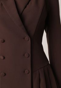 Born2be - Brązowa Sukienka o Kroju Marynarki VICES z Poduszkami w Ramionach Serlina. Okazja: na co dzień. Kolor: brązowy. Styl: casual, elegancki, klasyczny #3