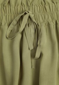 Born2be - Jasnozielone Szerokie Bawełniane Spodnie Palazzo z Wysokim Stanem i Elastyczną Gumką w Pasie Nelonia. Okazja: na co dzień. Stan: podwyższony. Kolor: zielony. Materiał: bawełna. Styl: elegancki, casual, wizytowy #6