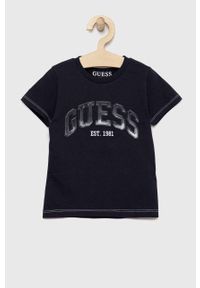 Guess t-shirt bawełniany dziecięcy kolor granatowy wzorzysty. Okazja: na co dzień. Kolor: niebieski. Materiał: bawełna. Wzór: haft. Styl: casual