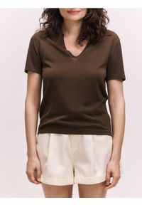 Reserved - Sweter polo - brązowy. Typ kołnierza: polo. Kolor: brązowy. Materiał: dzianina. Styl: klasyczny #1