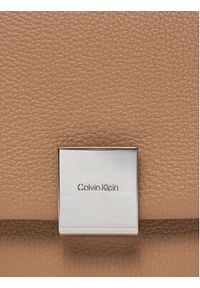 Calvin Klein Torebka Ck Plaque Medium Shoulder Bag K60K612783 Brązowy. Kolor: brązowy. Materiał: skórzane #5