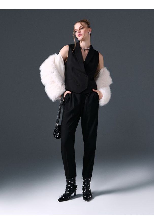 Sinsay - Spodnie chino - czarny. Kolor: czarny