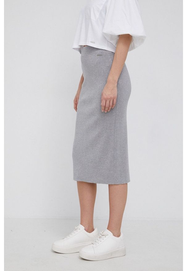 DKNY - Dkny Spódnica kolor szary midi prosta. Okazja: na co dzień. Kolor: szary. Materiał: dzianina. Wzór: gładki. Styl: casual