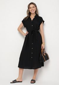 Born2be - Czarna Wiskozowa Sukienka Koszulowa z Paskiem Rinaruna. Okazja: na co dzień. Kolor: czarny. Materiał: wiskoza. Typ sukienki: koszulowe. Styl: elegancki, casual #7