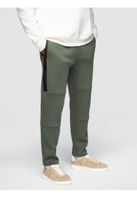 Ombre Clothing - Spodnie męskie dresowe z prostą nogawką i gumowymi detalami – ciemnooliwkowe V4 - Rozmiar: XL. Kolor: oliwkowy. Materiał: guma, dresówka. Wzór: gładki, aplikacja. Styl: elegancki