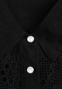 Renee - Czarna Wiskozowa Koszula z Krótkim Rękawem Zdobiona Koronkowymi Wstawkami Phiniche. Okazja: na imprezę. Kolor: czarny. Materiał: wiskoza, koronka. Długość rękawa: krótki rękaw. Długość: krótkie. Wzór: aplikacja. Sezon: lato. Styl: elegancki #6