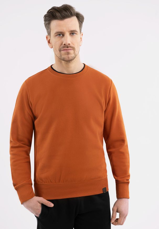 Volcano - Gładka bluza B-TERON. Kolor: pomarańczowy. Materiał: dzianina, prążkowany, bawełna, materiał. Wzór: gładki. Styl: klasyczny