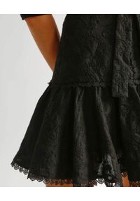 IXIAH AUSTRALIA - Czarna spódnica mini Primrose. Stan: podwyższony. Kolor: czarny. Materiał: bawełna. Wzór: aplikacja, haft, paisley #6