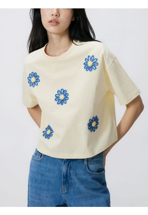 Reserved - Bawełniany t-shirt z aplikacją - jasnożółty. Kolor: żółty. Materiał: bawełna. Wzór: aplikacja