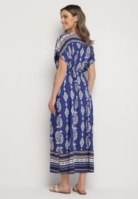 Born2be - Niebieska Pudełkowa Sukienka z Wiskozy w Etniczny Wzór Mirosela. Okazja: na co dzień. Kolor: niebieski. Materiał: wiskoza. Długość rękawa: krótki rękaw. Styl: elegancki, casual, klasyczny #2
