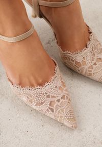 Renee - Ciemnobeżowe Eleganckie Szpilki VICES z Koronkowym Noskiem i Paskiem Wokół Kostki Figesa. Okazja: na wesele, na ślub cywilny. Zapięcie: pasek. Kolor: beżowy. Materiał: koronka. Obcas: na szpilce. Styl: elegancki #8