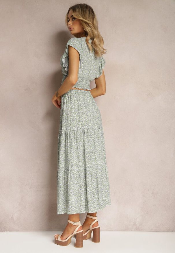 Renee - Jasnozielony Komplet z Bawełny Kopertowa Bluzka Zakończona Gumką i Długa Spódnica z Falbanami Savenna. Kolor: zielony. Materiał: bawełna