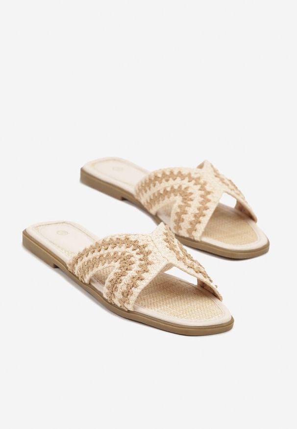 Renee - Beżowe Klapki Ozdobione Geometrycznym Motywem Zerava. Okazja: na co dzień. Kolor: beżowy. Wzór: aplikacja, geometria. Styl: casual, elegancki