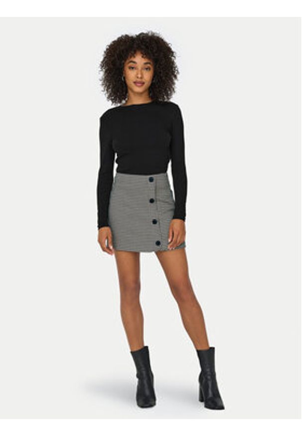 only - ONLY Bluzka Riley 15323159 Czarny Slim Fit. Kolor: czarny. Materiał: bawełna