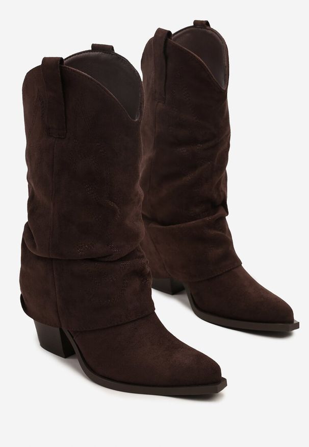 Renee - Ciemnobrązowe Botki Kowbojki z Cholewką Imitującą Nogawkę Zellaxie. Okazja: na co dzień, na imprezę. Kolor: brązowy. Materiał: skóra, jeans. Szerokość cholewki: normalna. Wzór: aplikacja. Styl: boho, casual