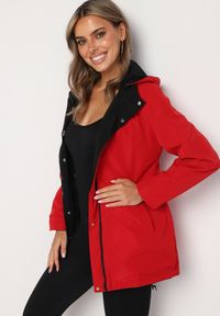 Born2be - Czarna Kurtka Parka Dwustronna Ozdobiona Guzikami przy Rękawach Mivanea. Kolor: czarny. Materiał: jeans. Długość rękawa: długi rękaw. Długość: długie. Wzór: aplikacja. Sezon: zima, jesień. Styl: klasyczny, elegancki #4