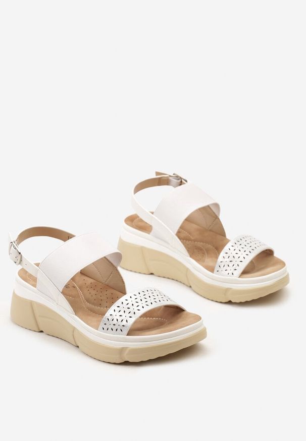 Born2be - Białe Sandały z Ekoskóry na Grubej Podeszwie Zapinane na Sprzączkę Folarae. Zapięcie: sprzączka. Kolor: biały. Materiał: jeans, jedwab. Sezon: lato. Styl: elegancki