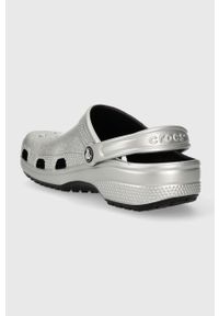 Crocs klapki Classic Metallic Clog damskie kolor srebrny 205831. Nosek buta: okrągły. Kolor: srebrny. Materiał: materiał #3