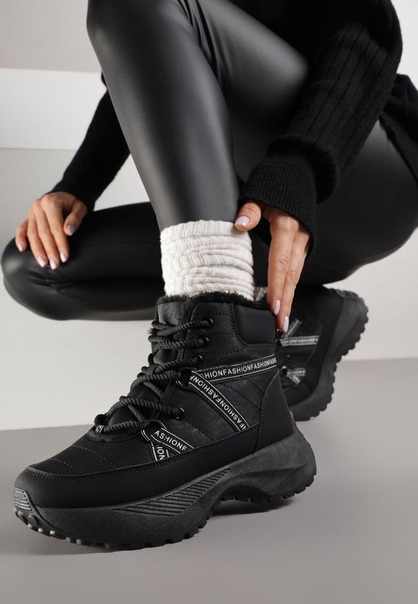 Born2be - Czarne Śniegowce na Grubej Podeszwie z Geometrycznym Wzorem Alwedea. Okazja: na co dzień. Kolor: czarny. Materiał: jeans. Wzór: geometria. Styl: klasyczny, casual, elegancki