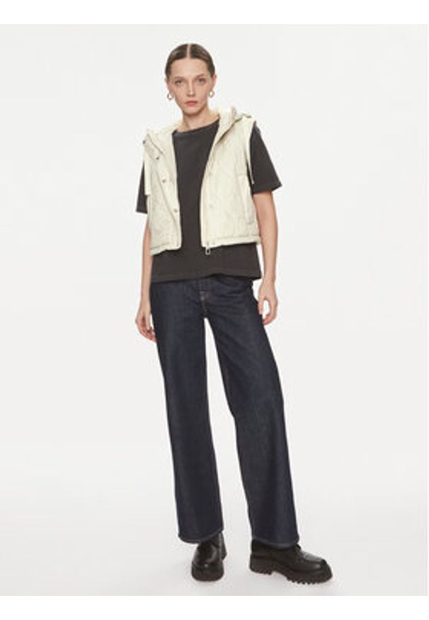 only - ONLY Bezrękawnik Valentina 15315383 Écru Regular Fit. Kolor: kremowy. Materiał: syntetyk. Długość rękawa: bez rękawów