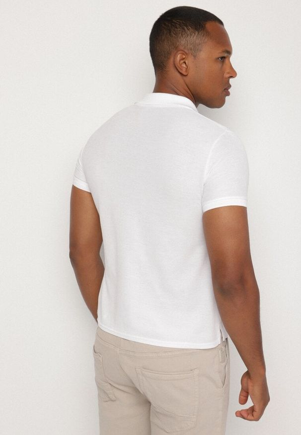 Born2be - Biały T-shirt Polo z Bawełną Fodelira. Okazja: na co dzień. Typ kołnierza: polo. Kolor: biały. Materiał: bawełna. Styl: elegancki, casual, klasyczny