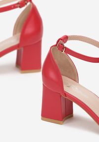 Born2be - Czerwone Sandały Ebine. Nosek buta: otwarty. Zapięcie: pasek. Kolor: czerwony. Obcas: na obcasie. Styl: klasyczny. Wysokość obcasa: średni #2