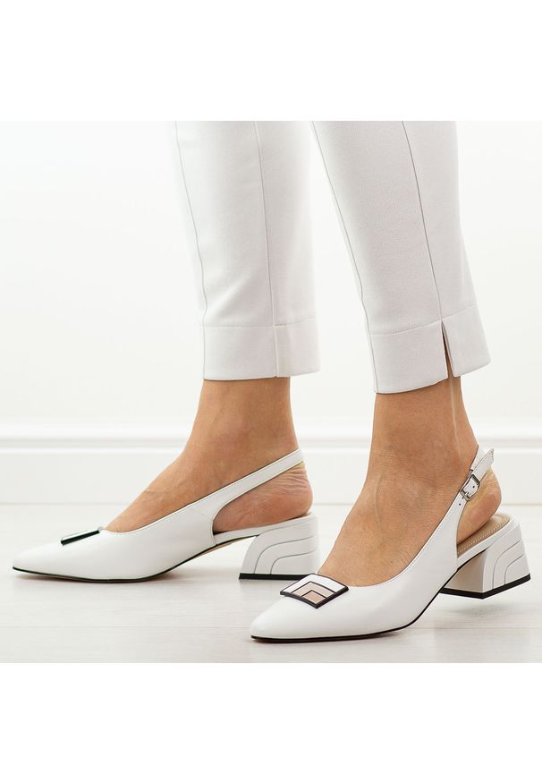 Białe skórzane sandały damskie DiA 3129. Okazja: do pracy. Kolor: biały. Szerokość cholewki: normalna. Wzór: geometria, aplikacja. Materiał: skóra. Sezon: wiosna, lato. Obcas: na obcasie. Styl: klasyczny, elegancki. Wysokość obcasa: średni
