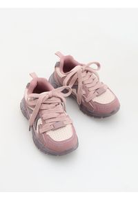 Reserved - Lekkie sneakersy - jasnofioletowy. Kolor: fioletowy. Materiał: materiał #1