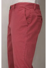 Chiao - Elastyczne Spodnie Męskie, CHINOSY, Zwężane Nogawki, Kolorowe, Łososiowe. Kolor: różowy. Materiał: lycra, bawełna. Wzór: kolorowy