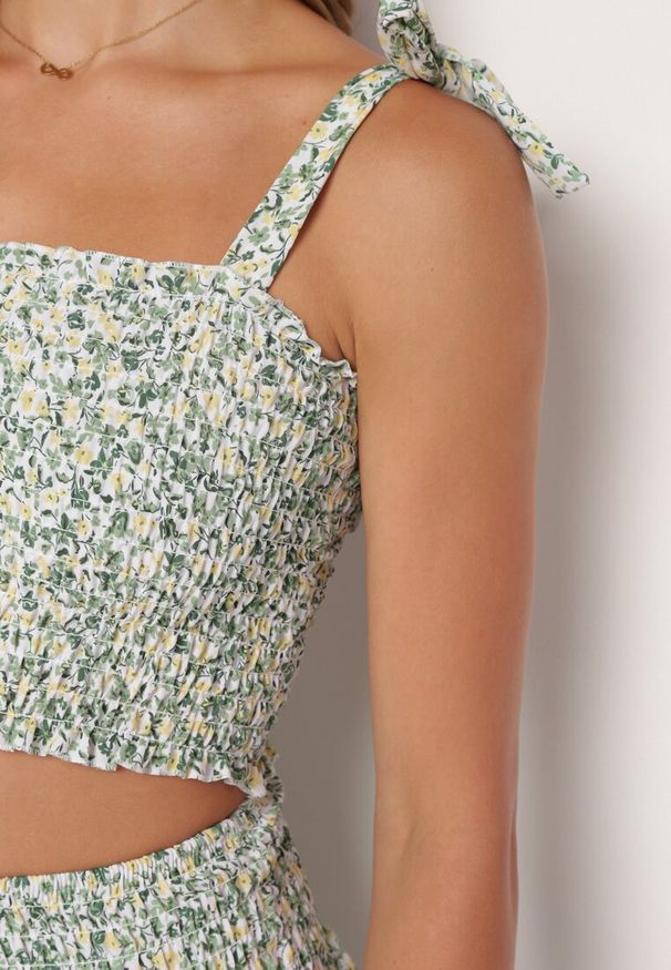 Born2be - Zielony Komplet Krótki Top na Ramiączkach z Marszczeniem Spódnica z Gumką w Talii Tessora. Kolor: zielony. Materiał: jeans, materiał