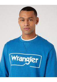 Wrangler - WRANGLER FRAME LOGO MĘSKA BLUZA KLASYCZNA NADRUK CREW DEEP W662HA69F. Wzór: nadruk. Styl: klasyczny