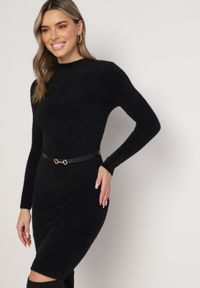 Born2be - Czarna Sweterkowa Sukienka Midi Wełniana z Prążkowaną Fakturą Johnnath. Kolor: czarny. Materiał: prążkowany, wełna. Długość: midi #1