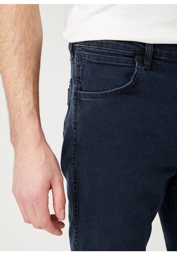 Wrangler - MĘSKIE SPODNIE JEANSOWE WRANGLER GREENSBORO IRON BLUE W15QLT35X 112141197
