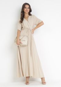 Born2be - Beżowa Sukienka Plisowana Maxi z Wiązanym Paskiem Dianiza. Kolor: beżowy. Materiał: materiał. Długość: maxi #4