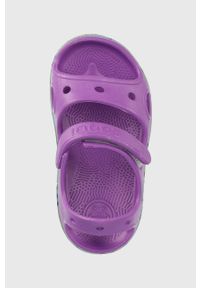 Coqui sandały dziecięce kolor fioletowy. Nosek buta: okrągły. Zapięcie: rzepy. Kolor: fioletowy. Materiał: materiał. Obcas: na obcasie. Wysokość obcasa: niski