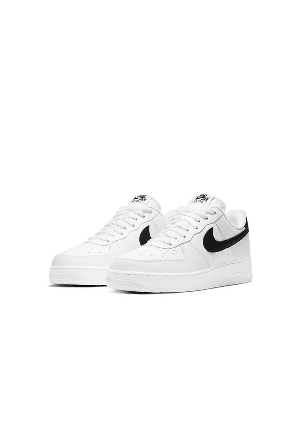 Buty do chodzenia męskie Nike Air Force 1 07. Zapięcie: sznurówki. Kolor: biały. Materiał: guma, materiał, syntetyk. Szerokość cholewki: normalna. Model: Nike Air Force. Sport: turystyka piesza