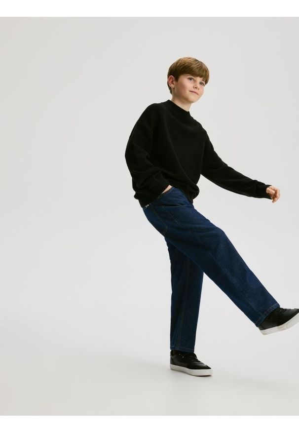 Reserved - Jeansy relaxed fit - granatowy. Kolor: niebieski