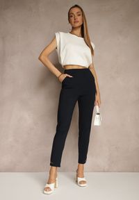 Renee - Granatowe Spodnie z Wiskozą High Waist i Ozdobnymi Napami Redaira. Okazja: na co dzień. Stan: podwyższony. Kolor: niebieski. Materiał: wiskoza. Wzór: aplikacja. Styl: sportowy, elegancki, casual