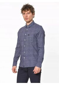 Lee - LEE SLIM BUTTON DOWN MĘSKA KOSZULA MATERIAŁOWA W KRATĘ NIGHT SKY L66XZHSJ 112116835. Typ kołnierza: button down. Materiał: materiał #2