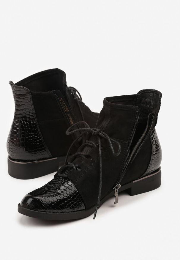 Born2be - Czarne Botki Typu Trzewiki Vices z Tłoczonymi Wstawkami Afridda. Kolor: czarny. Materiał: skóra