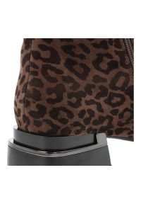 Brązowe Botki S.Barski Eleganckie Buty Damskie Panterka. Okazja: na co dzień. Kolor: brązowy. Materiał: materiał. Szerokość cholewki: normalna. Wzór: motyw zwierzęcy. Obcas: na obcasie. Styl: elegancki. Wysokość obcasa: średni #4