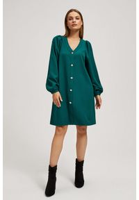 MOODO - Sukienka z bufiastymi rękawami i ozdobnymi guzikami szmaragdowa. Kolor: zielony. Materiał: poliester, elastan