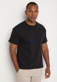 Born2be - Czarna Bawełniana Koszulka T-shirt w Stylu Basic Malorisa. Okazja: na co dzień. Kolor: czarny. Materiał: bawełna. Styl: klasyczny, casual, elegancki