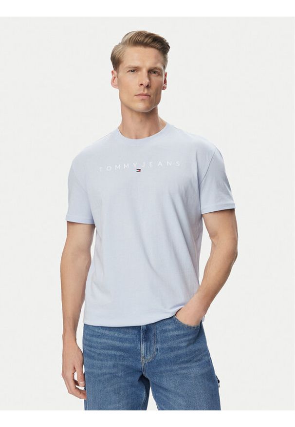 Tommy Jeans T-Shirt DM0DM20744 Niebieski jasny Regular Fit. Kolor: niebieski. Materiał: bawełna
