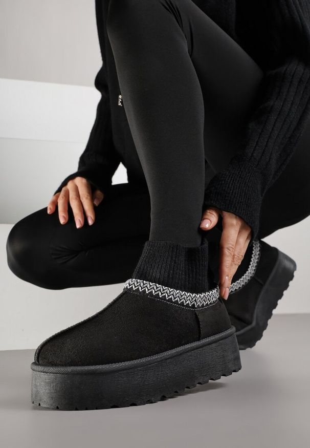 Born2be - Czarne Śniegowce VICES na Grubej Podeszwie z Haftem i Skarpetkową Cholewką Enantia. Okazja: na co dzień. Kolor: czarny. Materiał: jeans. Szerokość cholewki: normalna. Wzór: haft. Styl: elegancki, casual